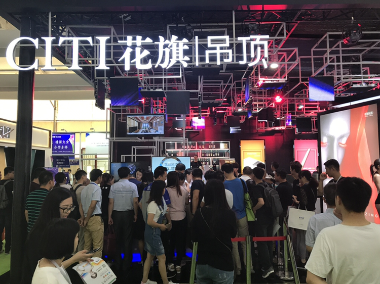 火爆的展会现场